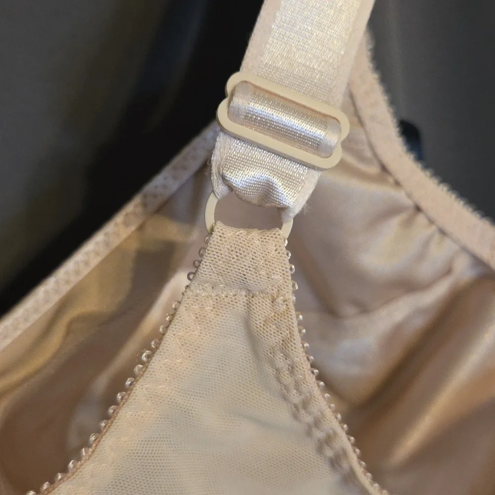 NWT Bali Minimizer Bra Women's‎ Satiny Cream Floral Underwire Adjustable Sz 40D